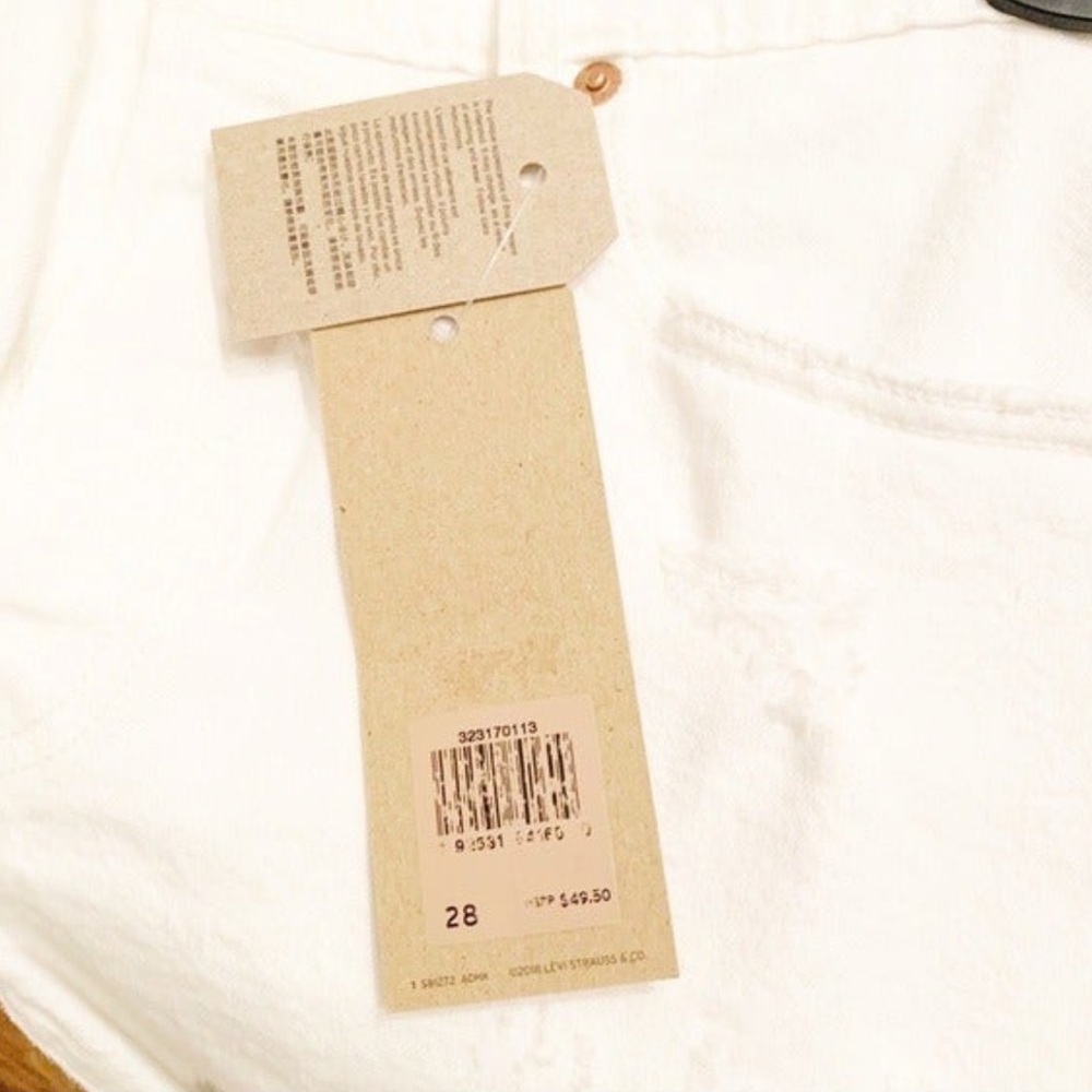 Levi's 501 White Distressed Denim Shorts 28 NWT - Picture 8 of 8